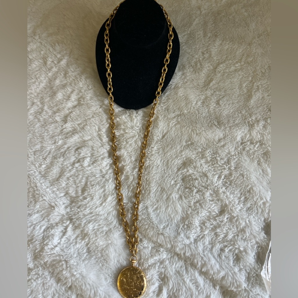 Vintage Style Gold Tone Round Locket Pendant Necklace Floral Engraved Chain - Picture 1 of 3